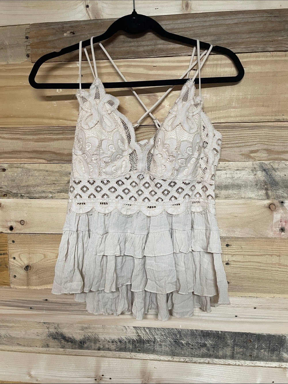 Zenana size XL Cream Color Lacey Strappy Builtin Bra Feminine Sexy Flowy top